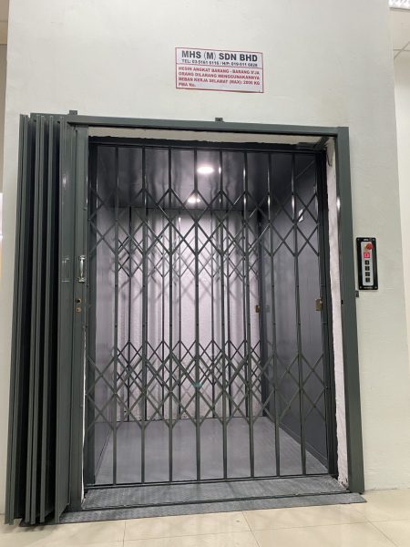 Brickwall Goodshoist type 1 (5)